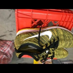 Nike Running shoes fly knit Boston